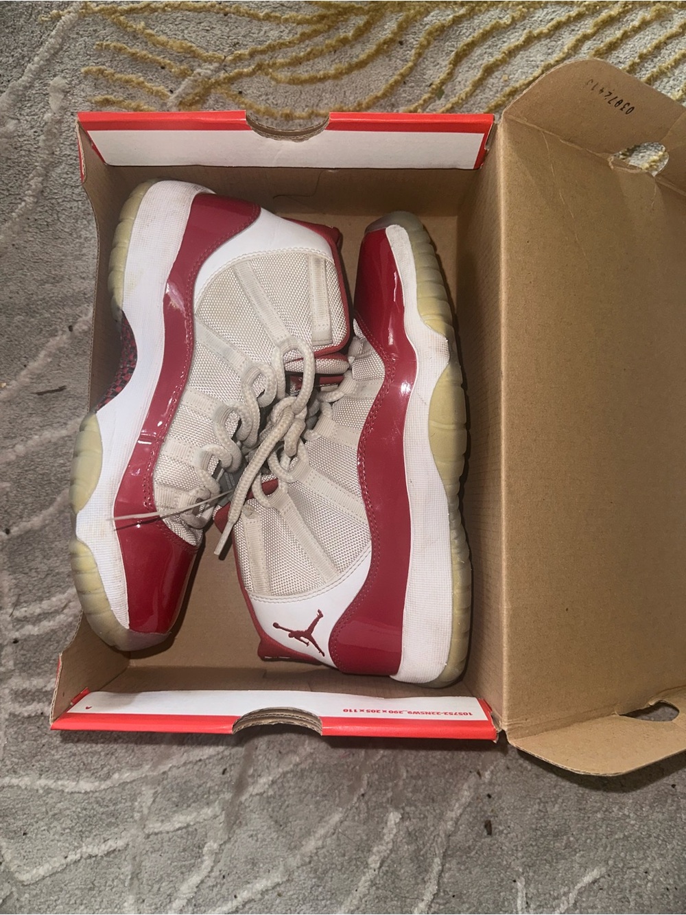 Nike Air Jordan 11 Low - White and Red